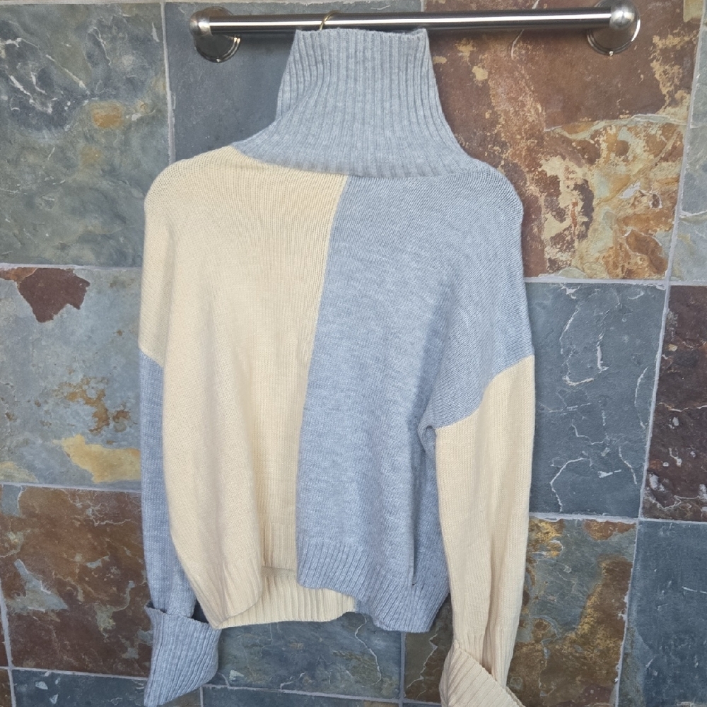 Elegant Two-Tone Turtleneck Sweater